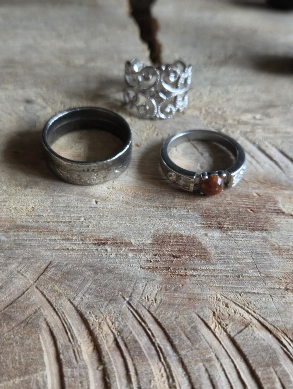 Two Vintage Rings & 1 Modern. - Picture 3 of 7